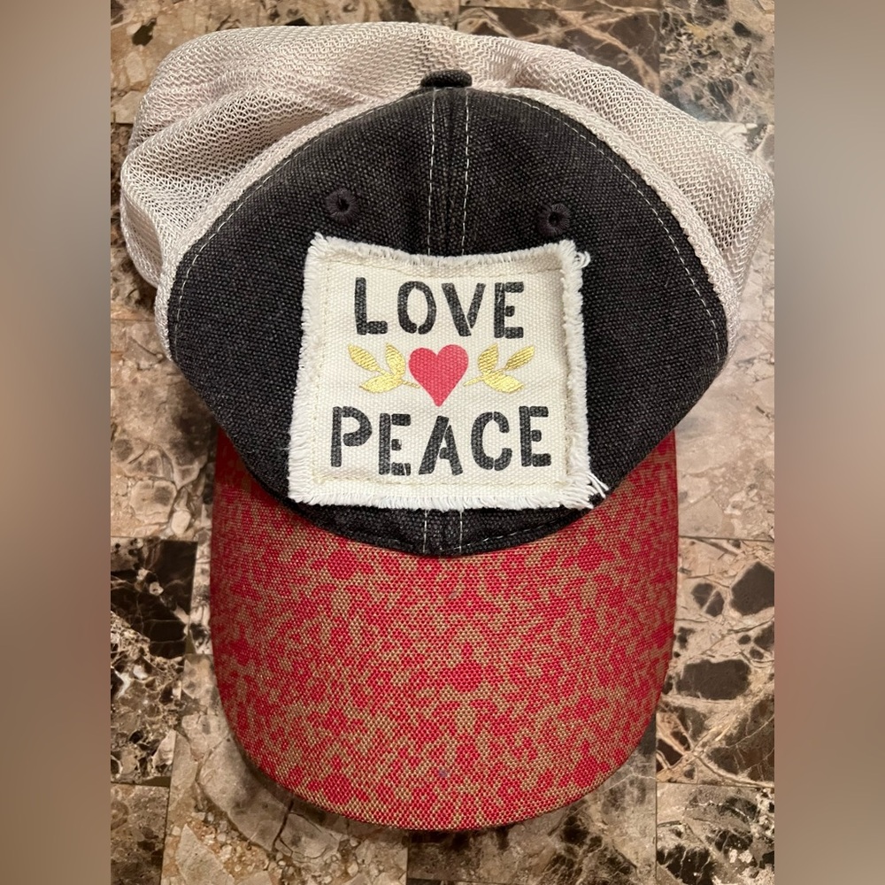 NATURAL LIFE Love Peace Hat - Red and Black